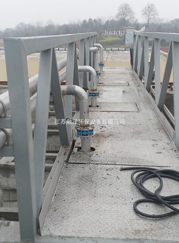 行車泵吸式吸泥機(jī) 行車泵吸式吸泥機(jī)