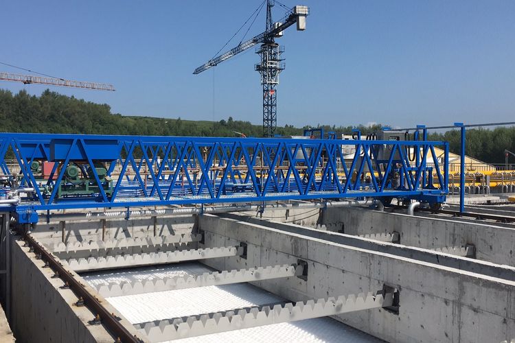 行車式刮泥機(jī)結(jié)構(gòu)及工作原理介紹 行車式刮泥機(jī)結(jié)構(gòu)及工作原理介紹