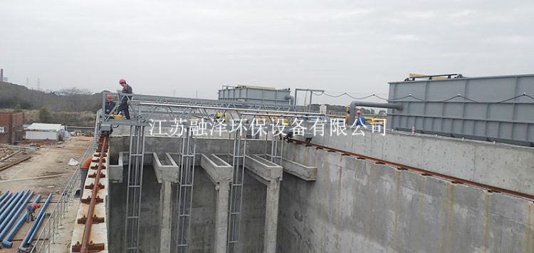 行車泵吸式吸泥機(jī) 行車泵吸式吸泥機(jī)